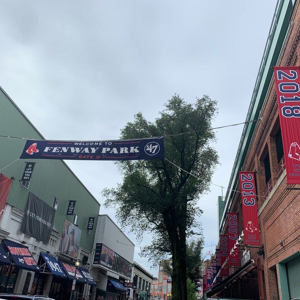 Das Foto wurde bei Red Sox Team Store von Carmen Cecilia am 7/31/2019 aufgenommen
