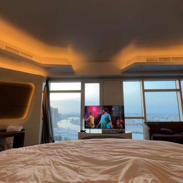 Foto tirada no(a) V Hotel Dubai, Curio Collection by Hilton por BHR em 4/26/2023