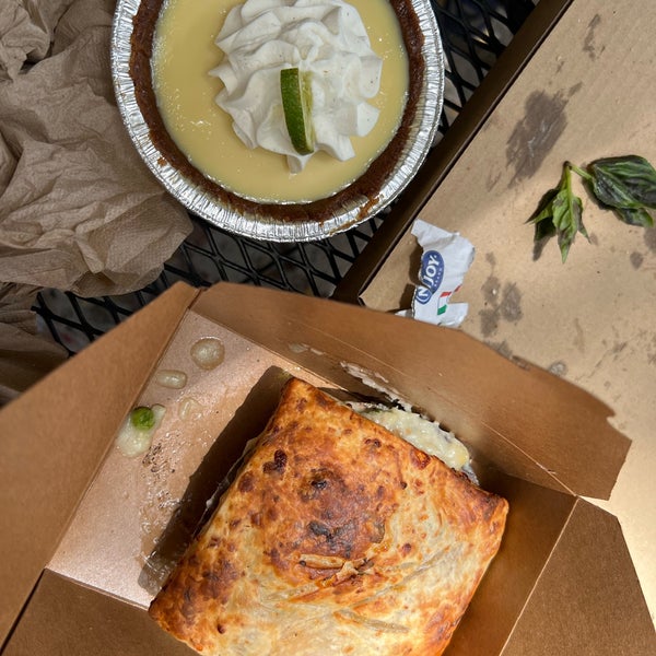 Leoda's Kitchen & Pie Shop Bakery in Olowalu