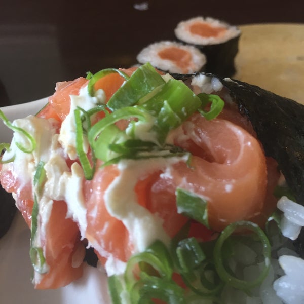 Foto scattata a Sushi Seninha da Camilla P. il 9/30/2019