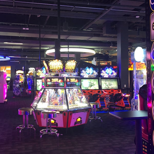 Photo taken at Dave &amp; Buster&#39;s by D R. on 11/10/2018