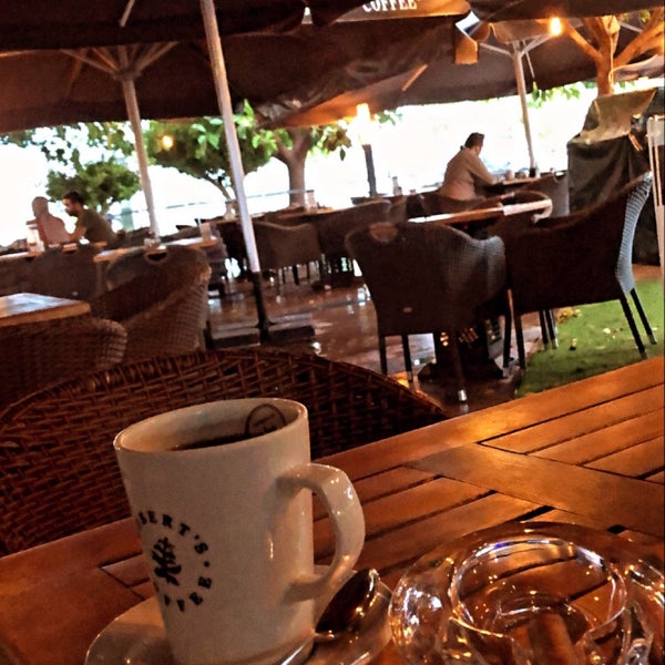 รูปภาพถ่ายที่ Robert&#39;s Coffee โดย KORAY KANDEMİR เมื่อ 9/15/2021