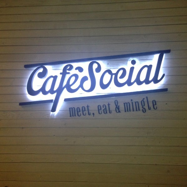 รูปภาพถ่ายที่ Café Social โดย Reem A. เมื่อ 8/15/2013