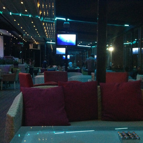 Снимок сделан в Dubai Cafe Restaurant пользователем Yusuf T. 9/11/2013