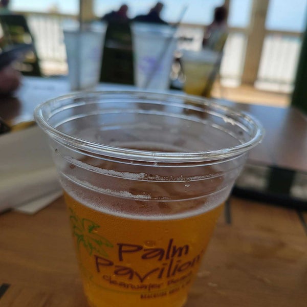 Foto tirada no(a) Palm Pavilion Beachside Grill &amp; Bar por Stevve H. em 11/11/2021