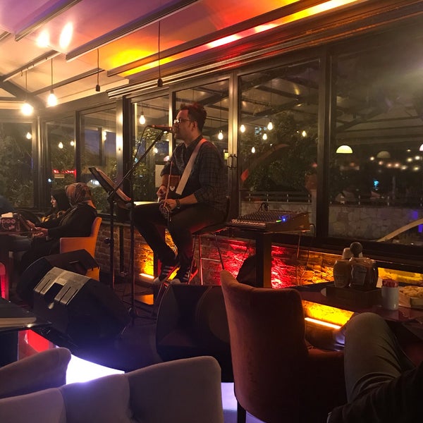Foto tomada en Meet Point Cafe&amp;Bistro  por Mehmet G. el 11/3/2018