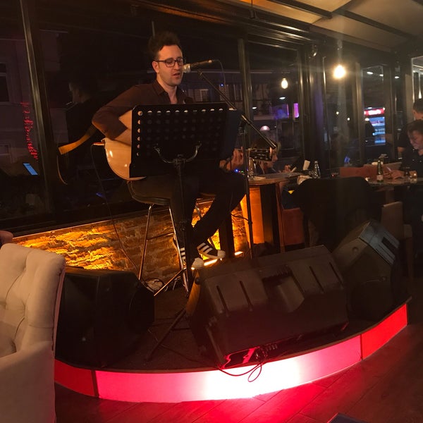 Foto tomada en Meet Point Cafe&amp;Bistro  por Mehmet G. el 10/27/2018