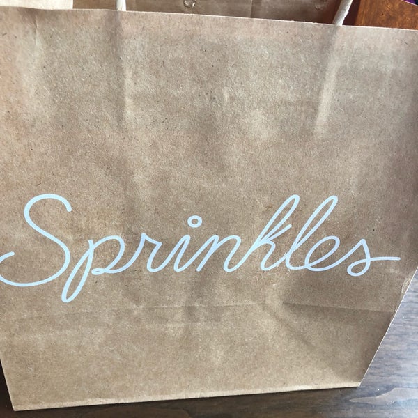 Photo taken at Sprinkles New York - Brookfield Place by Being B. on 10/28/2018
