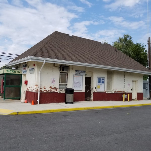 LIRR Little Neck Station Little Neck Pkwy & 39th Rd