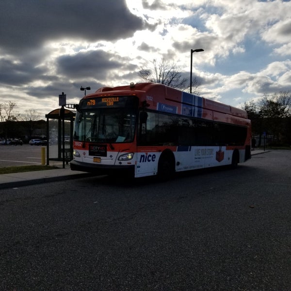 How to get to Walt Whitman Mall in South Huntington, Ny by Train or Bus?