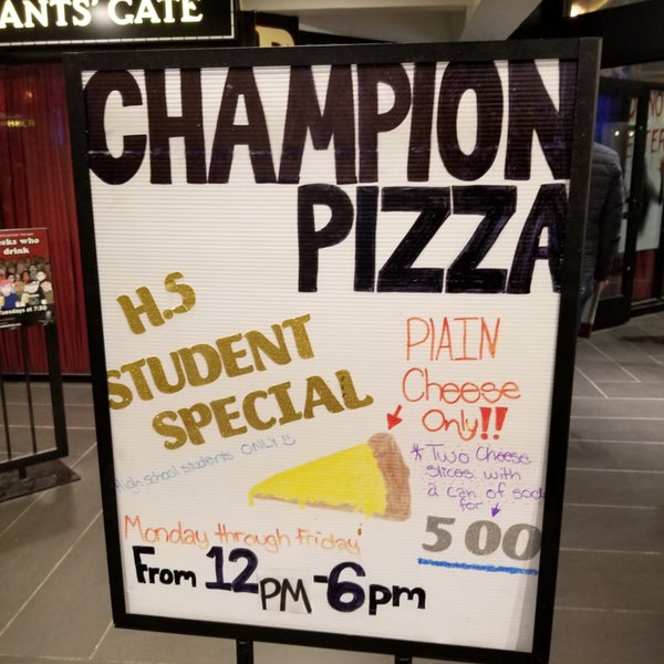 10/9/2019에 Tyler J.님이 Champion Pizza에서 찍은 사진