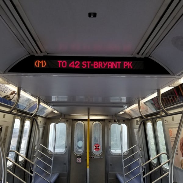 Foto scattata a MTA Subway - M Train da Tyler J. il 8/18/2019