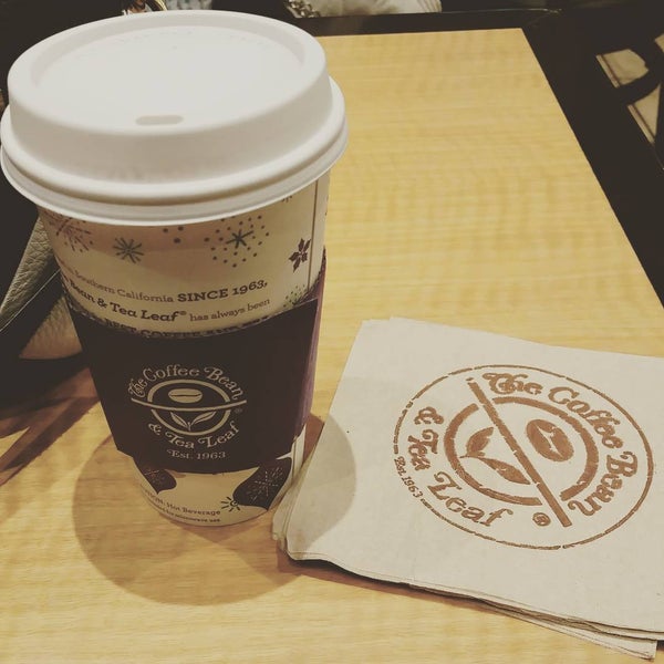 Photo taken at The Coffee Bean &amp; Tea Leaf by Louvin Z. on 12/30/2015