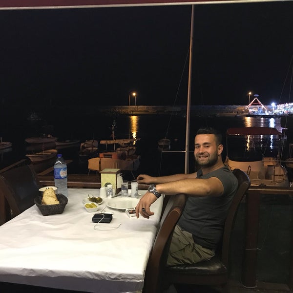 Das Foto wurde bei İskele Et &amp; Balık Restaurant von Halil A. am 7/7/2019 aufgenommen