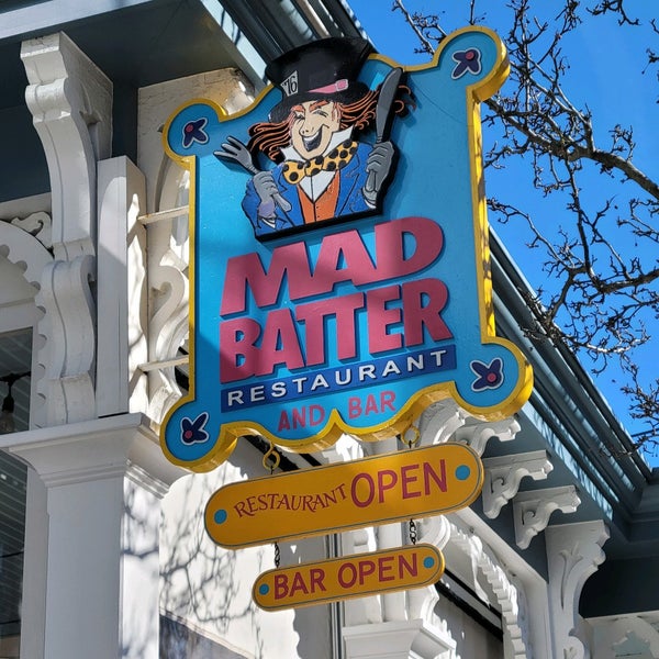 Das Foto wurde bei The Mad Batter Restaurant and Bar von Lora K. am 2/20/2022 aufgenommen