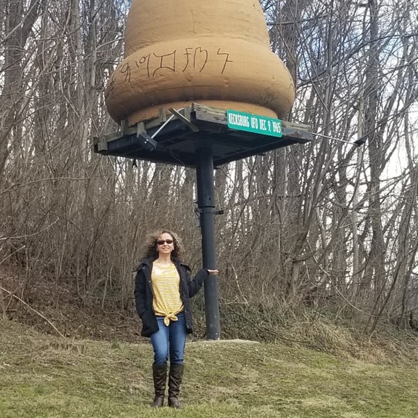Снимок сделан в Kecksburg UFO Statue пользователем Lora K. 2/15/2019.