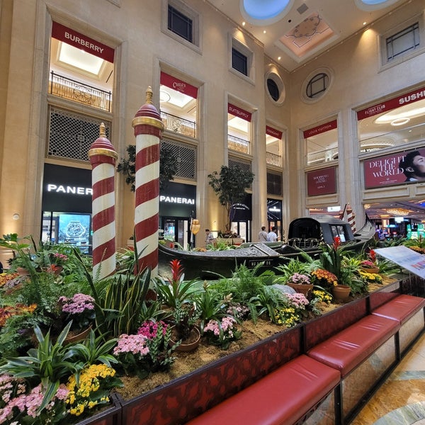 Photo taken at The Palazzo Resort Hotel &amp; Casino by Lora K. on 8/2/2023