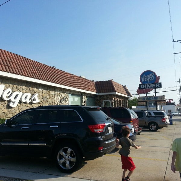 7/8/2014にLora K.がVegas Diner &amp; Restaurantで撮った写真