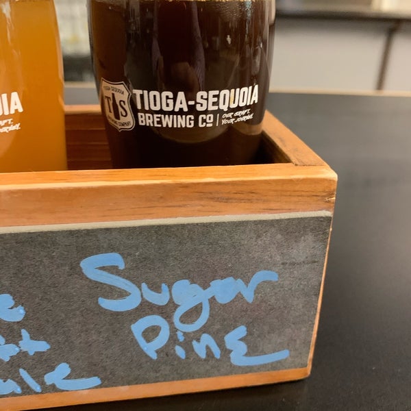 Foto tirada no(a) Tioga-Sequoia Brewing Company por Jeffrey K. em 10/30/2019