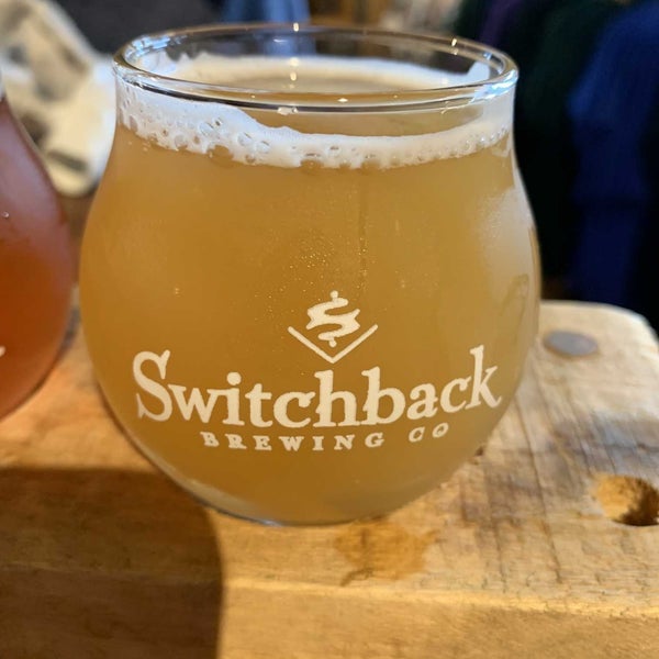 9/27/2022 tarihinde Jeffrey K.ziyaretçi tarafından The Tap Room at Switchback Brewing Company'de çekilen fotoğraf