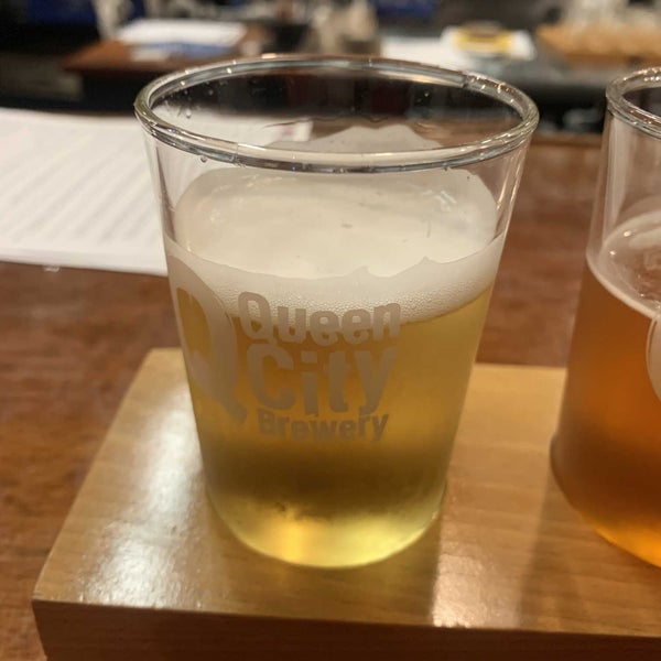 Photo taken at Queen City Brewery by Jeffrey K. on 9/27/2022