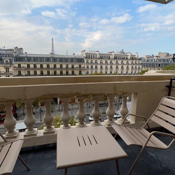 รูปภาพถ่ายที่ Fraser Suites Le Claridge Champs-Élysées โดย 3mr B. เมื่อ 9/14/2023