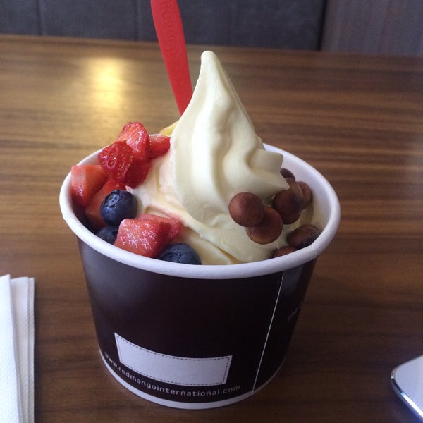 Photo taken at Red Mango by Наталья П. on 7/24/2015