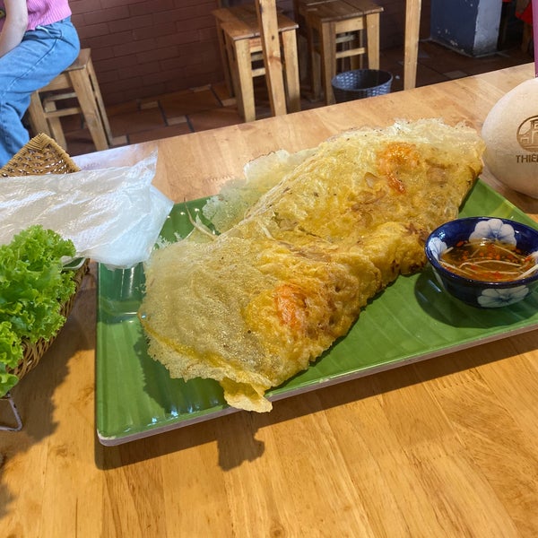 Снимок сделан в Thìa Gỗ Restaurant Da Nang пользователем Angela N. 12/28/2019