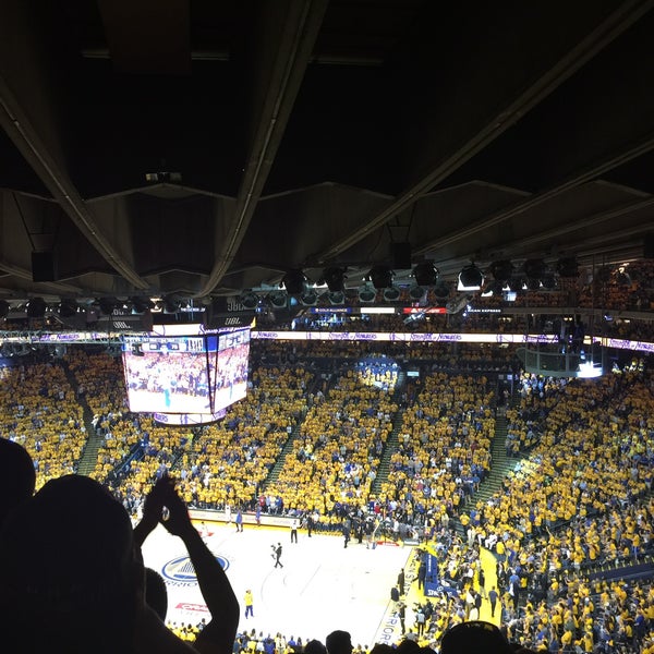 5/31/2016 tarihinde Claire T.ziyaretçi tarafından Oakland Arena'de çekilen fotoğraf