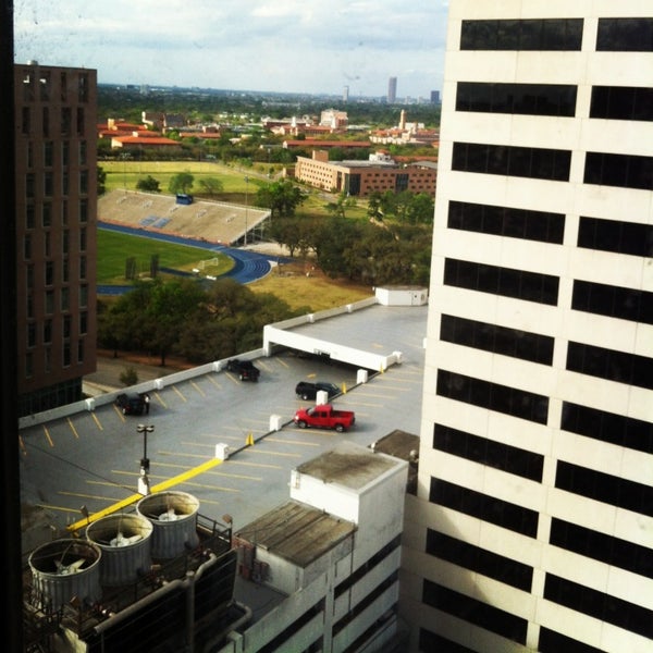 Photo prise au Houston Marriott Medical Center/Museum District par ✈️✈️Faisal✈️✈️ . le3/29/2013