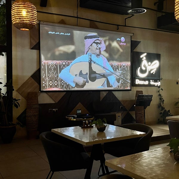 Das Foto wurde bei Dhifa Resturant von Rawan Alr am 4/25/2023 aufgenommen