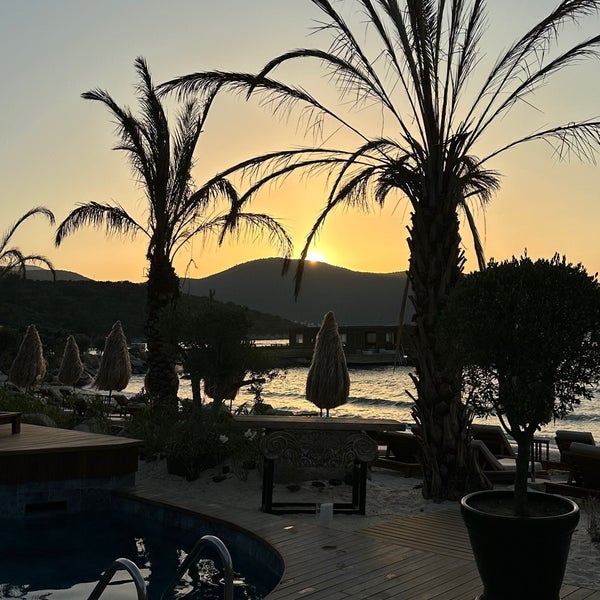 Das Foto wurde bei Vogue Hotel Bodrum von 🐅 am 7/14/2023 aufgenommen