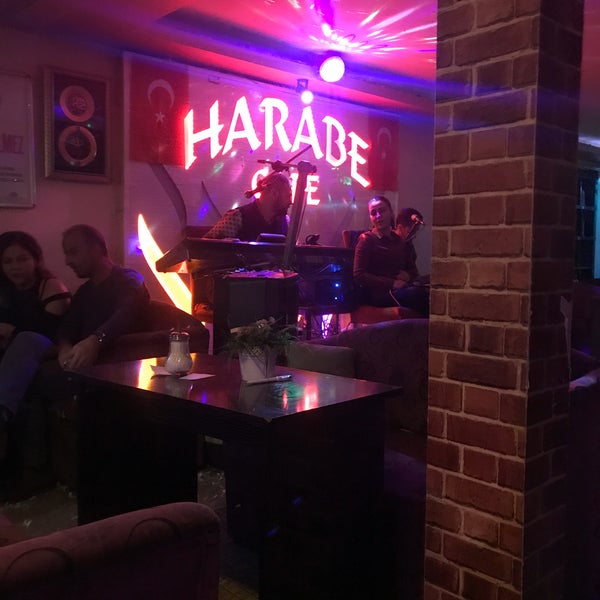 Foto scattata a Harabe Cafe da Sarııı 🐣 il 10/25/2019