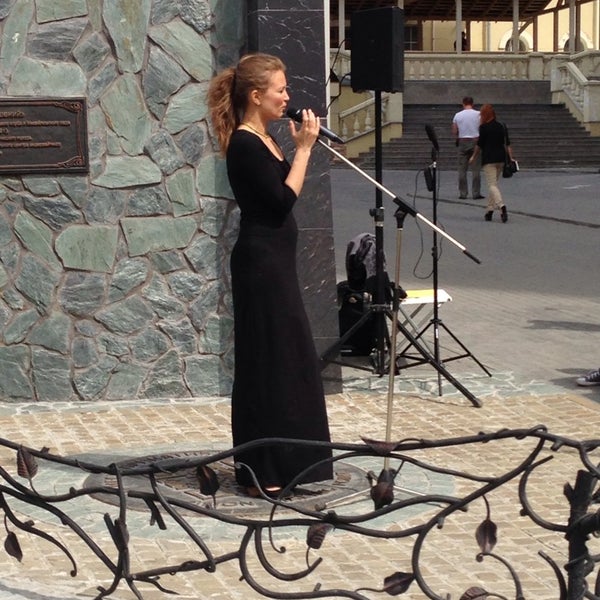 6/9/2013 tarihinde Anastasiya K.ziyaretçi tarafından Место принятия решений'de çekilen fotoğraf