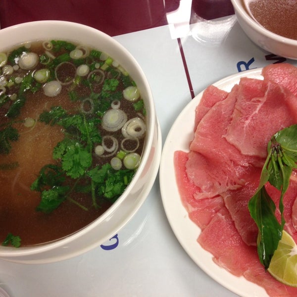 Photo taken at Pho Cong Ly by Carolyn K. on 9/21/2013