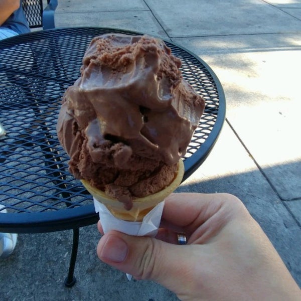 Scoops OldFashioned Ice Cream Store 99 W Plant St