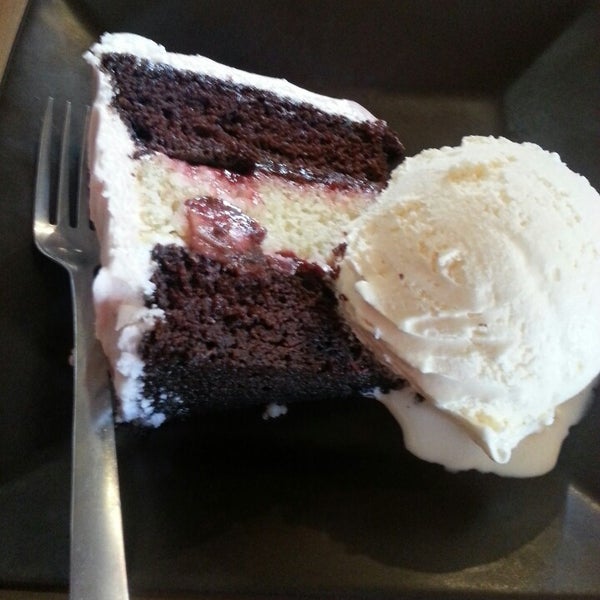 Foto diambil di The Chocolate, a dessert cafe oleh Mely G. pada 4/7/2013
