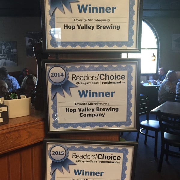 Photo prise au Hop Valley Brewing Co. par Bre R. le8/8/2015