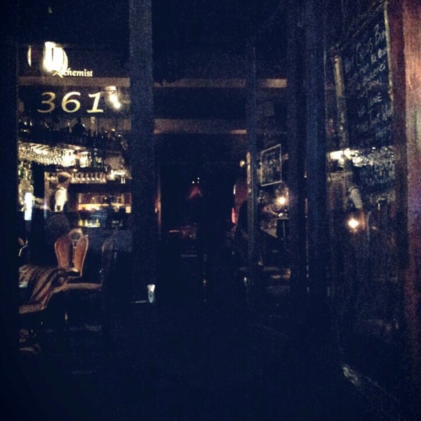 Foto diambil di The Alchemist Bar &amp; Cafe oleh Ross E. pada 3/28/2013