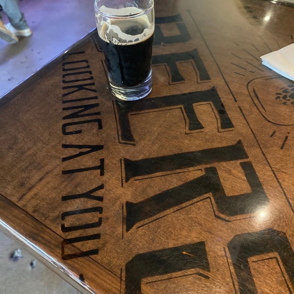 Photo prise au Beers Looking at You par Nathan Z. le10/20/2019
