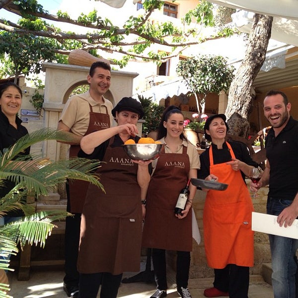 5/14/2013 tarihinde Vassilis B.ziyaretçi tarafından Alana Restaurant'de çekilen fotoğraf