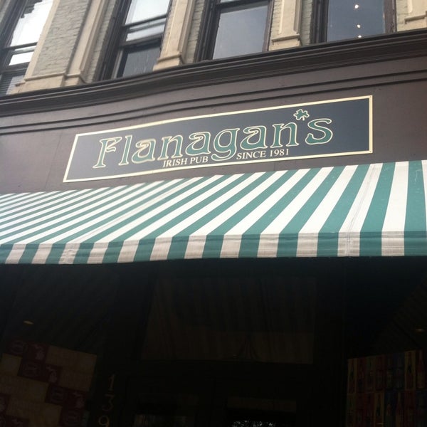 Photo taken at Flanagan&#39;s Irish Pub by 📷Monique Aimee D. on 9/24/2014