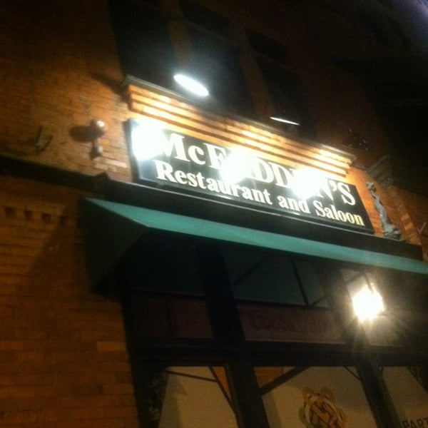 3/18/2014に📷Monique Aimee D.がMcFadden&#39;s Restaurant-Saloonで撮った写真