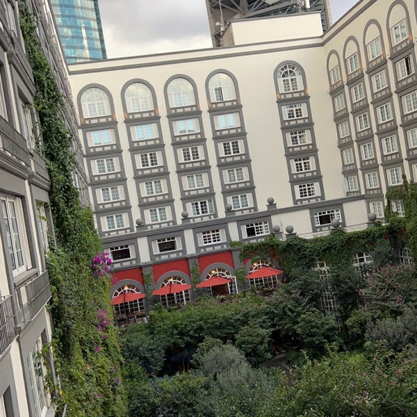 Foto tirada no(a) Four Seasons Hotel por M 88 em 7/24/2022