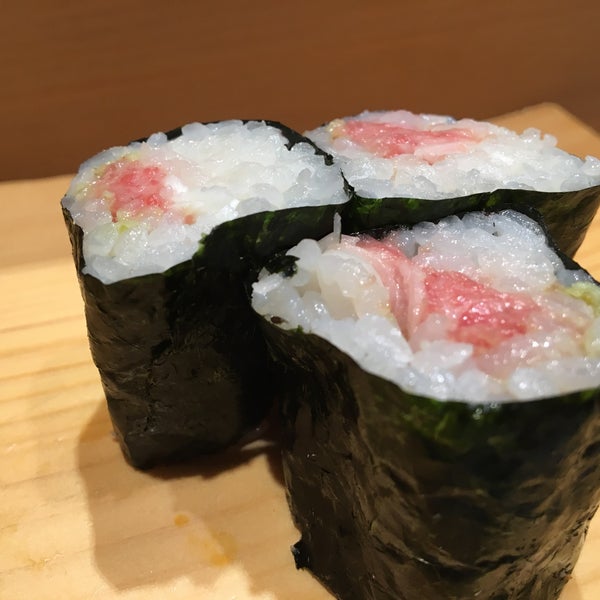 รูปภาพถ่ายที่ Sushi Bar Yasuda โดย Hien L. เมื่อ 10/22/2017