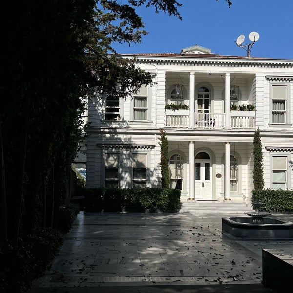 Foto tirada no(a) Bosphorus Palace Hotel por N💎 CLOSED. em 10/20/2023