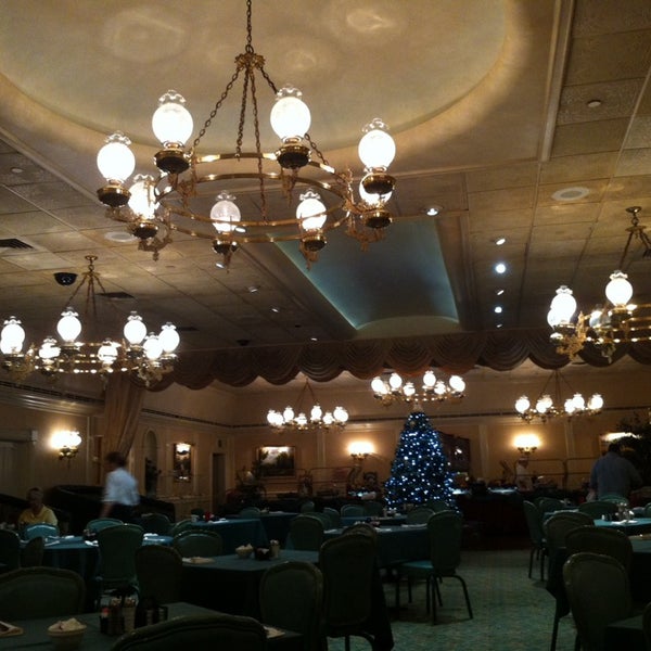 รูปภาพถ่ายที่ Pioneer Hotel and Gambling Hall โดย Mark เมื่อ 12/19/2013
