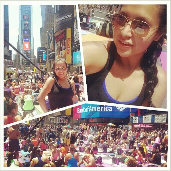 6/21/2013에 Karla V.님이 Solstice In Times Square에서 찍은 사진