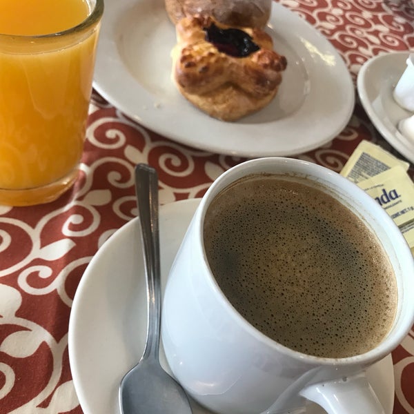 Foto scattata a Coffee Club da Azzücênná D. il 4/13/2018