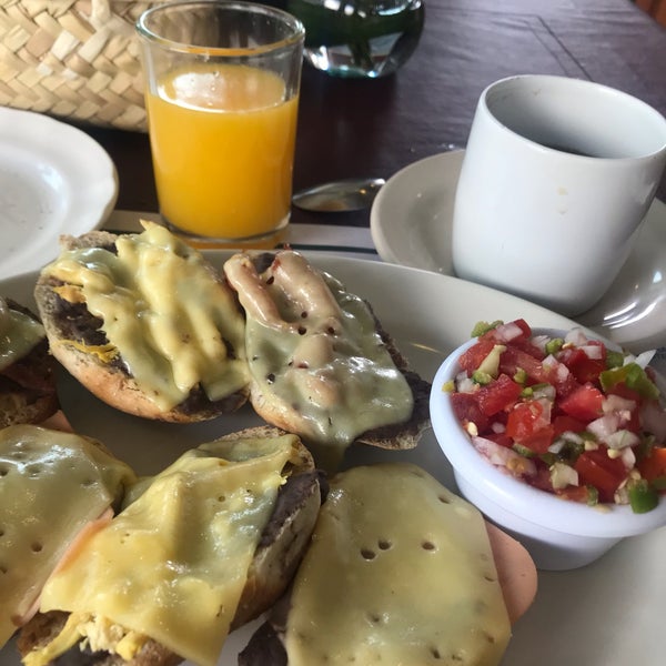 Para desayunos definitivamente es tu mejor opción en el centro de Texcoco. Buen costo y atención.